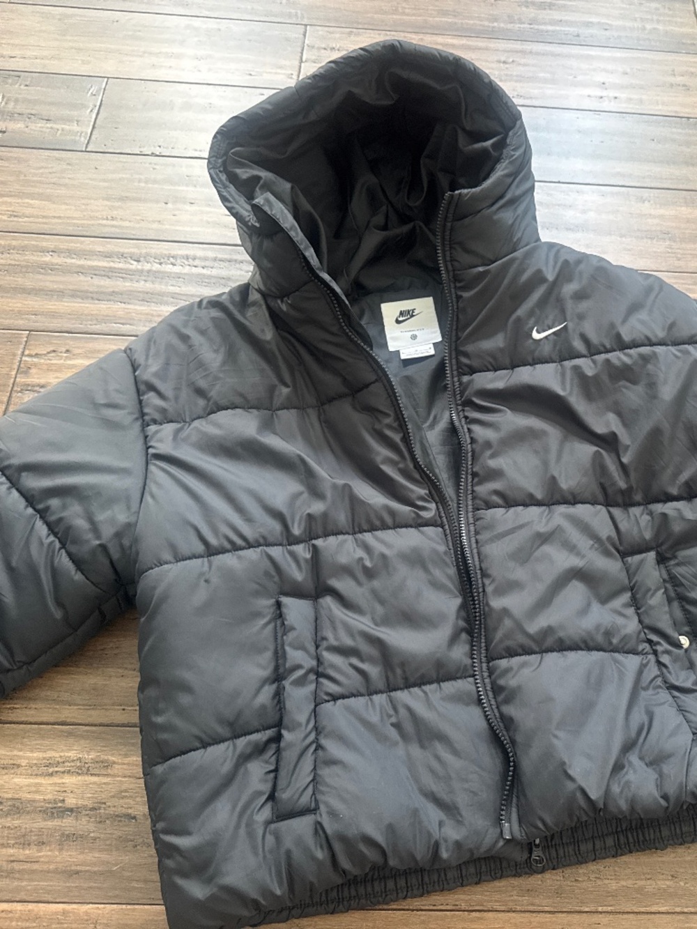 Nike Women’s black puffer coat size Large- barely worn!